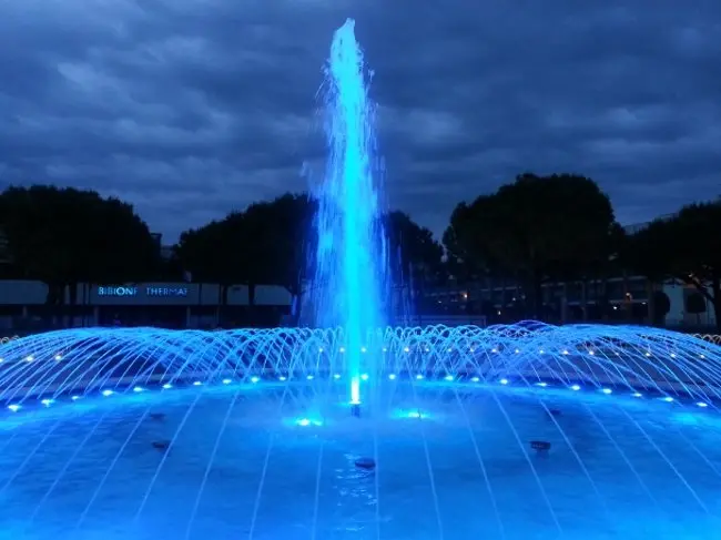 Installazione luci LED rotatoria Via delle Colonie Tector