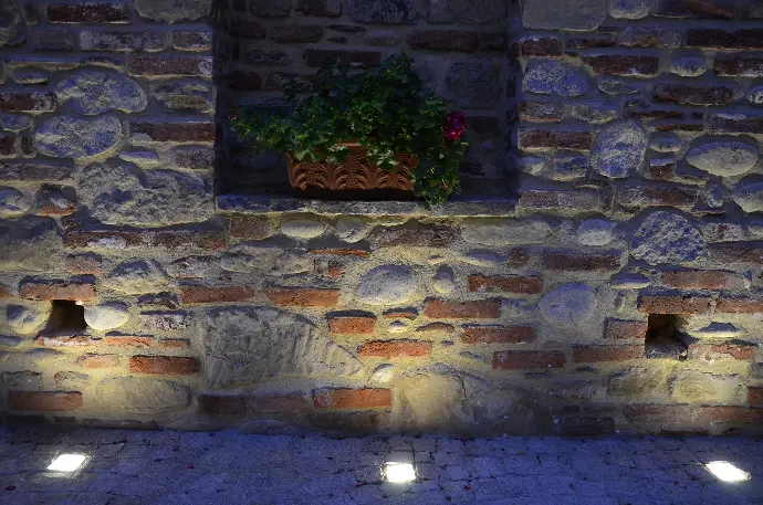 Design moderno con Illuminazione Esterna per hotel