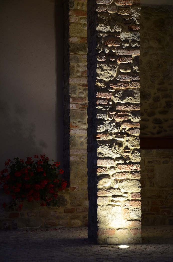 Illuminazione Esterna per giardini e cortili