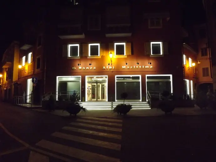Luci LED per Illuminazione Esterna di edifici bancari