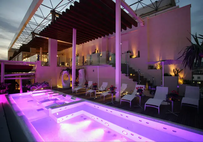 Impianto illuminato con Trasformatori per faretti LED efficienti