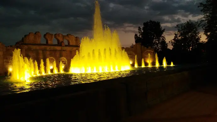 Illuminazione efficiente con Trasformatore Toroidale a Etnaland