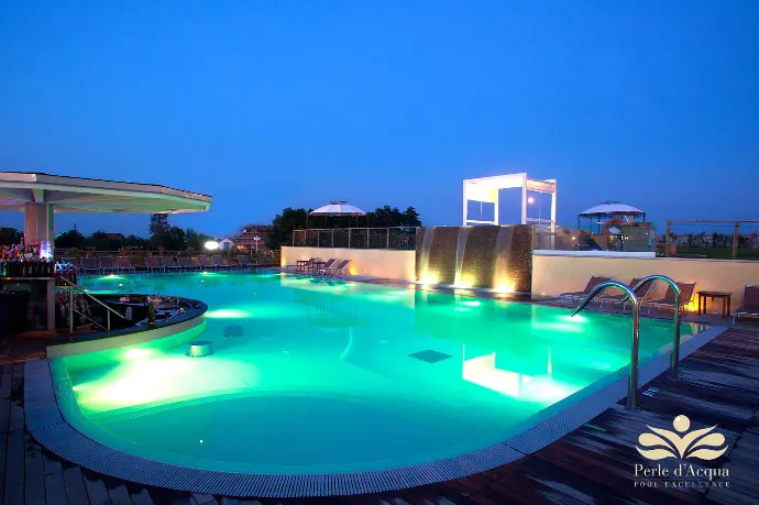 Soluzioni avanzate con Trasformatori Luci LED per piscine moderne