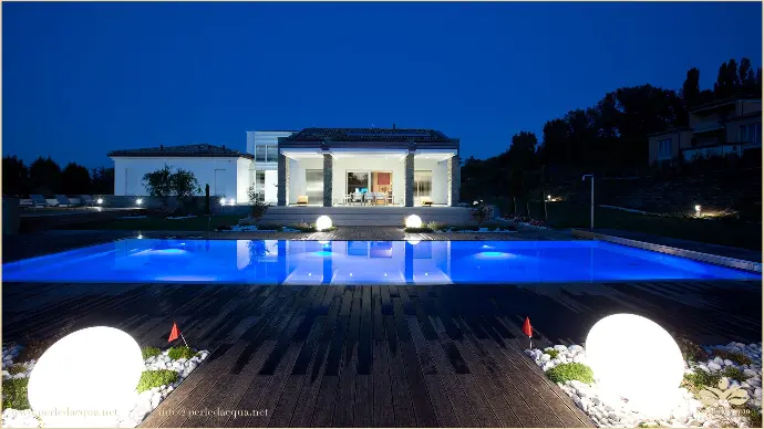 Efficienza energetica con Trasformatori Luci LED per spazi acquatici