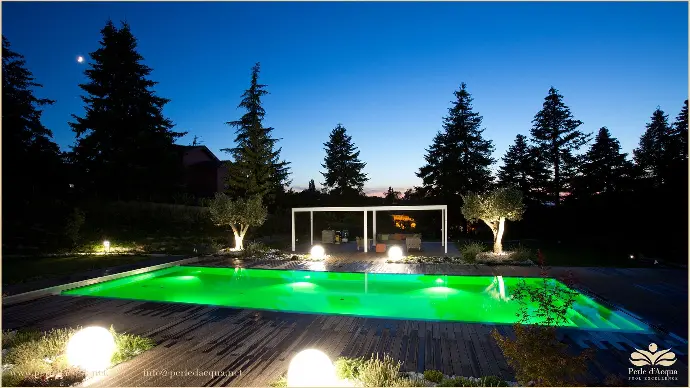 Installazione sicura di Trasformatori Luci LED per piscine residenziali