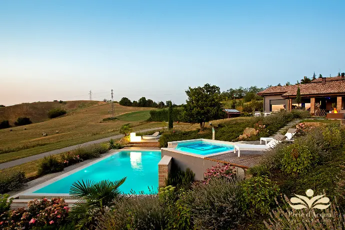 Trasformatori Luci LED per creare atmosfere suggestive in piscina