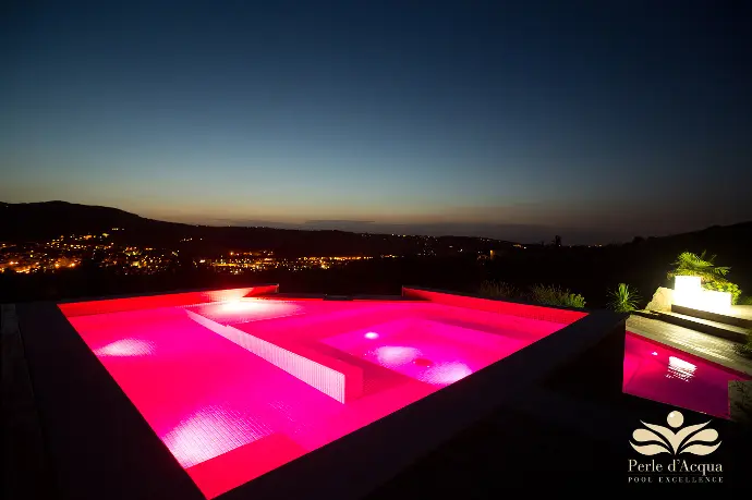 Trasformatori Luci LED per valorizzare l'illuminazione delle piscine