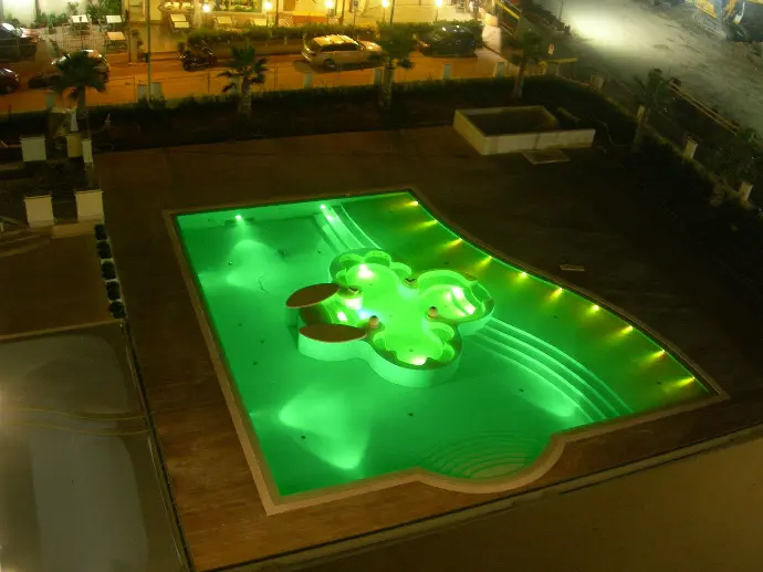 Luci a risparmio energetico per Illuminazione Pareti Esterne all'Hotel Corallo