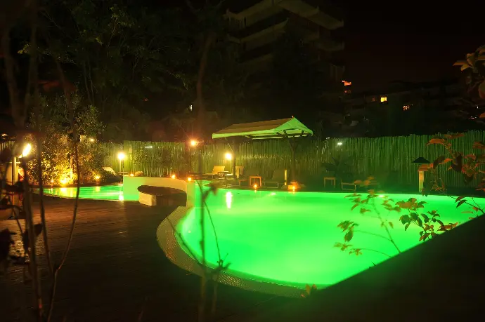 Installazione di trasformatori luci LED nell'Hotel Garden Inn Bari