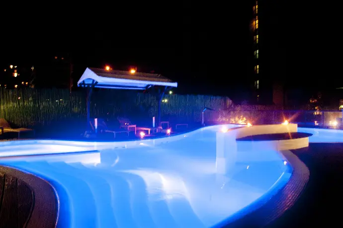 Dettaglio trasformatori luci LED per decorazione Hotel Garden Inn Bari