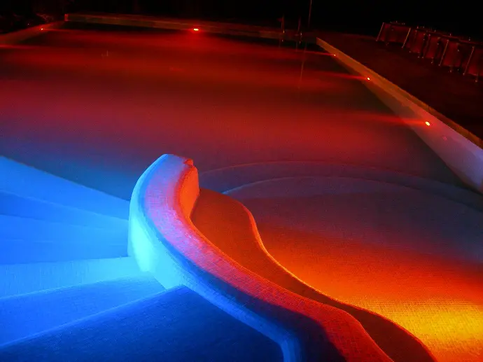 Illuminazione Hotel San Vito con trasformatori neon