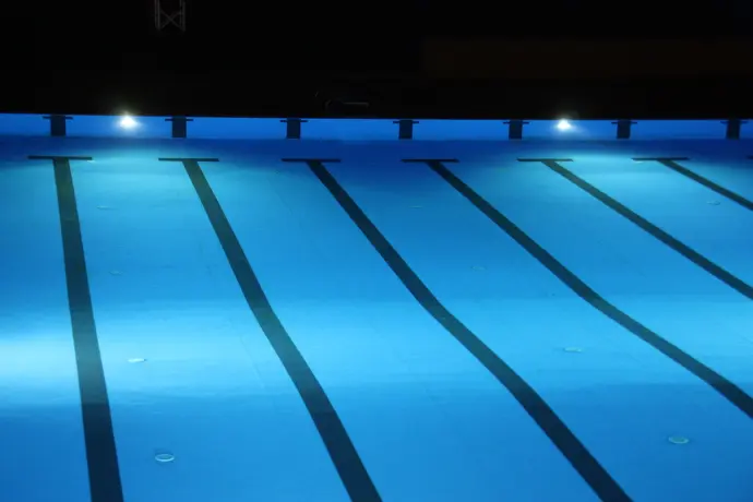 Piscina Illuminazione LED per un ambiente elegante all'Hotel Victor