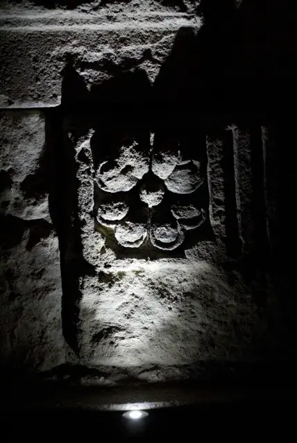 Dettaglio di trasformatori per faretti LED al Museo Narbonne