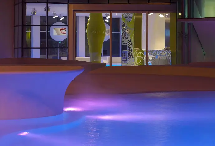 Design illuminazione pareti esterne Suite Hotel