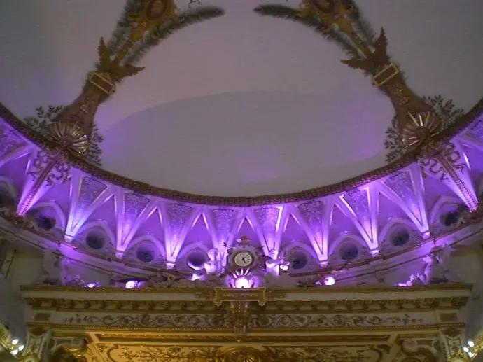 Soluzioni di illuminazione personalizzata Teatro Petruzzelli