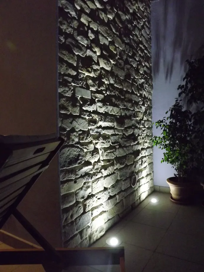 Design innovativo per illuminare facciata casa
